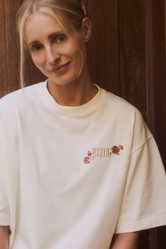 Kremowy t-shirt z haftem DISEA