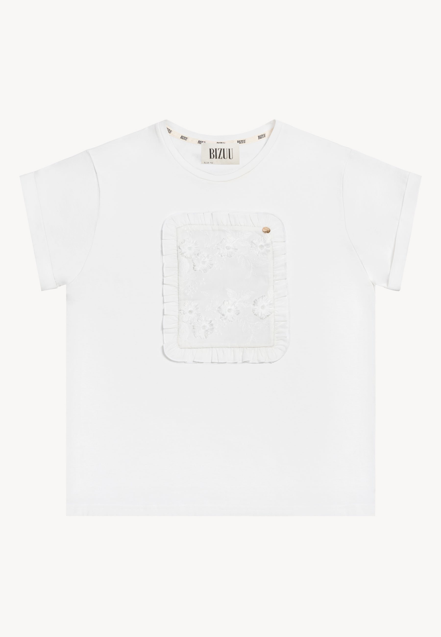 Przód kremowego T-shirtu z haftem z kwiatami 3D MIRADO.