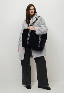 Czarna torba shopper z imitacji futra FUZZY