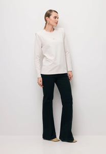 Kremowy longsleeve z poduszkami na ramionach MELISSANDRA