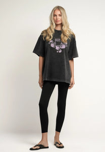 Grafitowy t-shirt PAPLYS z kwiatowym nadrukiem