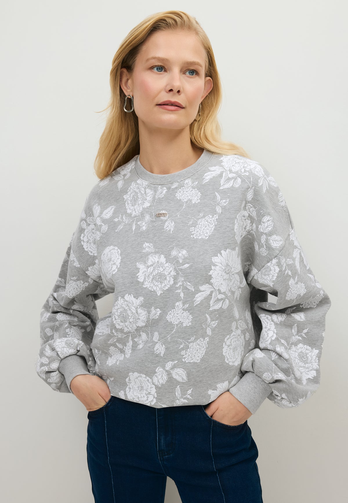 Szara bluza w kwiaty PULLA