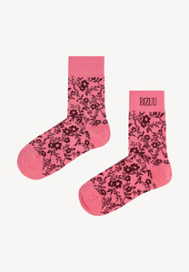 Malinowe skarpetki w kwiatowy print SERAFINE