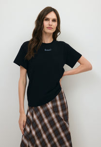 Czarny T-shirt z haftem SEYA