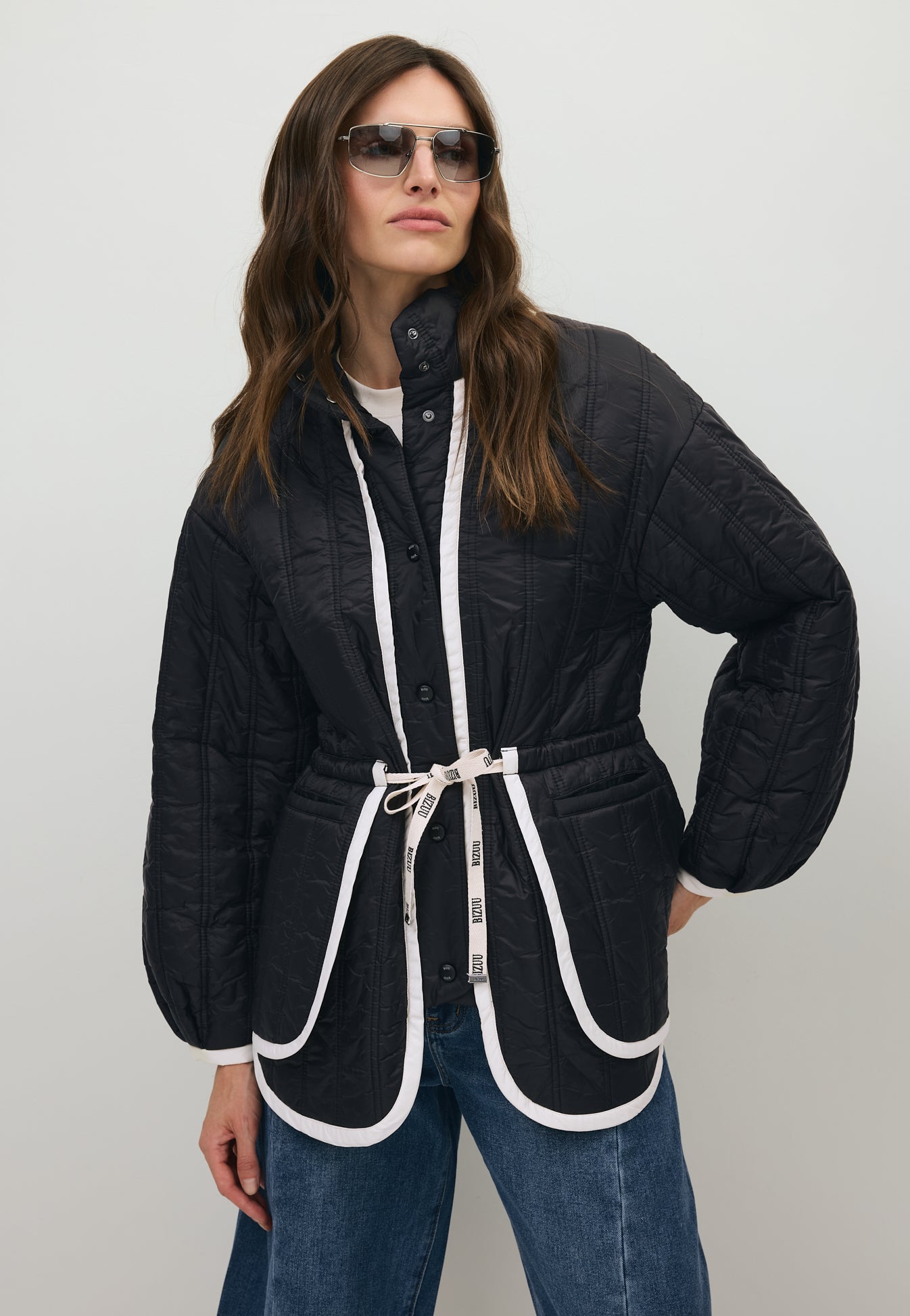Czarna pikowana kurtka oversize THULIN