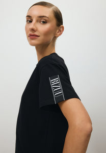 Czarny t-shirt z logo na rękawie TISHAM